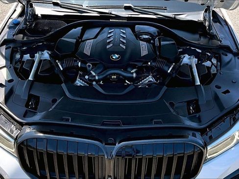 Used 2021 BMW 750i xDrive w/ M Sport Package AWD/4WD image 39