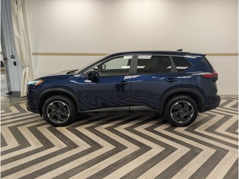 Used 2025 Nissan Rogue SV AWD/4WD image 3