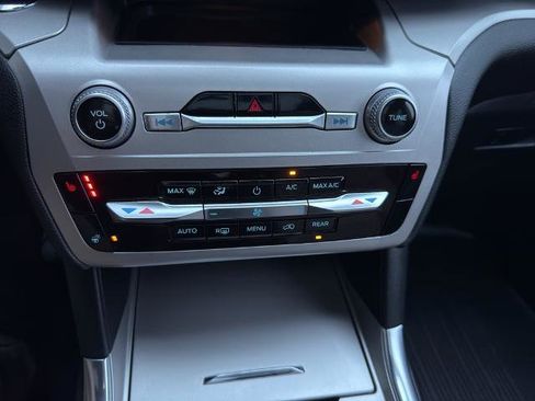 Certified 2022 Ford Explorer XLT w/ Equipment Group 202A image 29