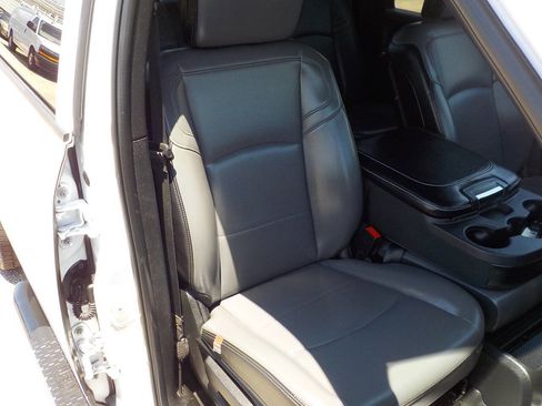 Used 2022 RAM 2500 Tradesman w/ Chrome Appearance Group AWD/4WD image 28
