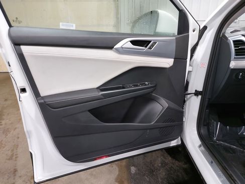 Used 2025 Volkswagen Taos SE AWD/4WD image 27