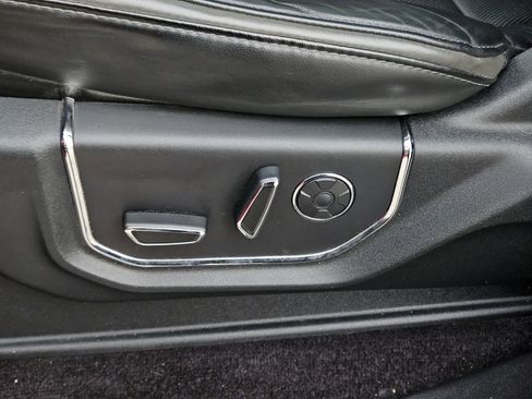 Used 2017 Ford F150 Platinum w/ Equipment Group 701A Luxury image 29