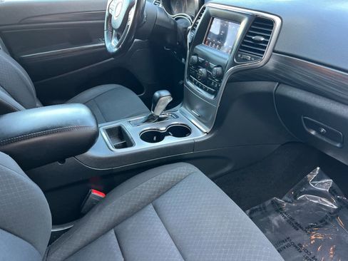 Used 2020 Jeep Grand Cherokee Laredo image 17