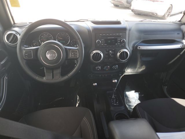Used 2016 Jeep Wrangler Unlimited Sahara AWD/4WD image 17