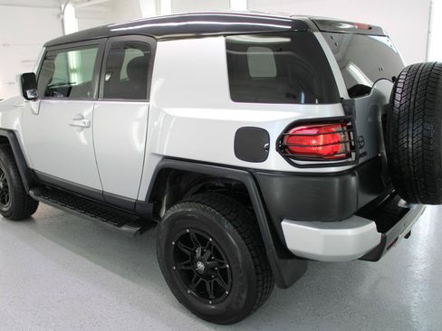 Used 2008 Toyota FJ Cruiser 2WD image 7