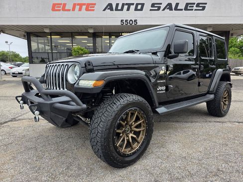 Used 2018 Jeep Wrangler Unlimited Sahara w/ Dual Top Group AWD/4WD image 1