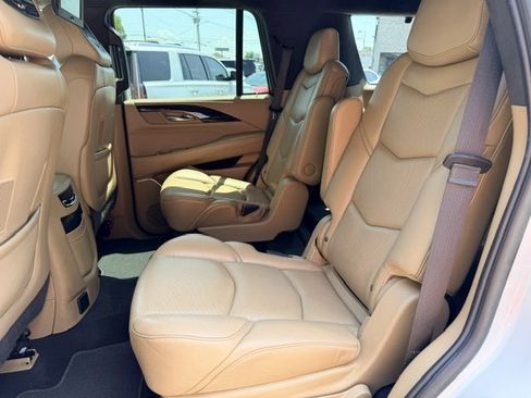 Used 2019 Cadillac Escalade Platinum AWD/4WD image 17