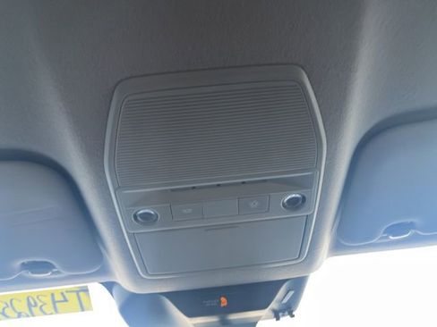 Used 2025 Nissan Kicks SR image 26