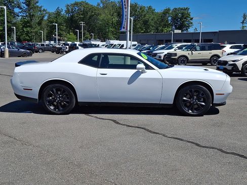 Used 2022 Dodge Challenger SXT w/ Driver Convenience Group AWD/4WD image 7