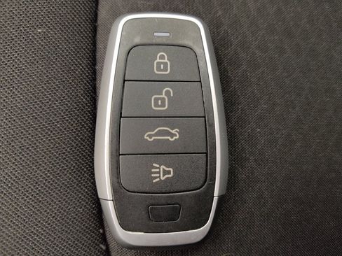 Used 2020 Chevrolet Malibu LT FWD image 32