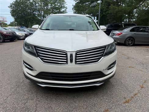 Used 2018 Lincoln MKC Premiere AWD/4WD image 2