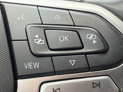 Used 2023 Volkswagen Tiguan SE w/ Panoramic Sunroof Package FWD image 14