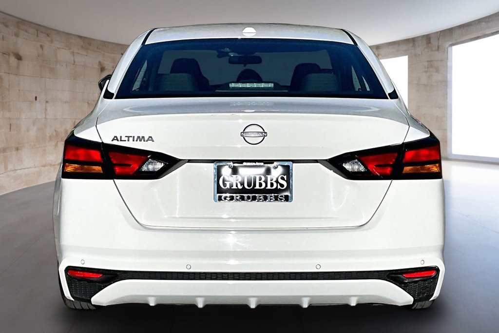 Used 2025 Nissan Altima 2.5 SV FWD image 5