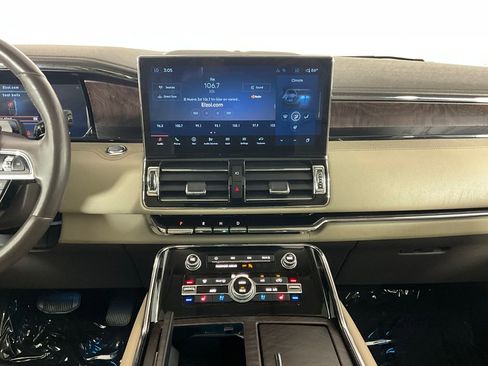 Used 2022 Lincoln Navigator Reserve image 12