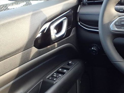 New 2026 Jeep Compass Latitude image 13