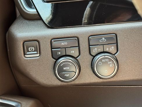 Used 2022 Chevrolet Silverado 1500 LT AWD/4WD image 19
