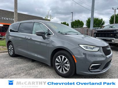 Used 2022 Chrysler Pacifica Touring-L
