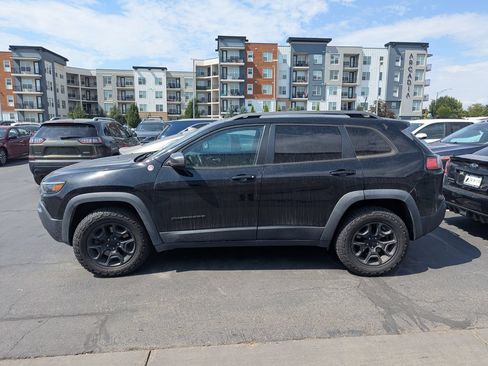 Used 2019 Jeep Cherokee Trailhawk AWD/4WD image 5