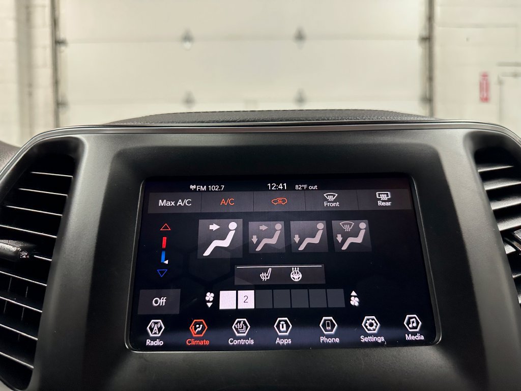 Used 2019 Jeep Cherokee Latitude Plus w/ Cold Weather Group AWD/4WD image 29