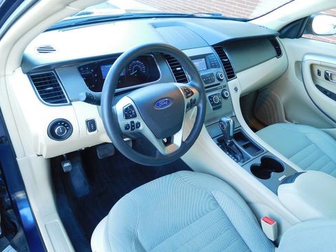 Used 2017 Ford Taurus SE image 18