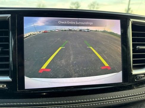 Used 2022 Chrysler Pacifica Touring-L AWD/4WD image 11