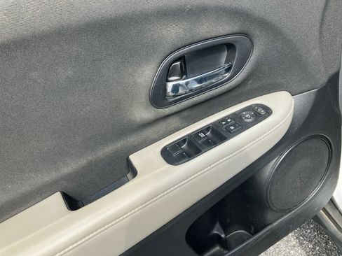 Used 2021 Honda HR-V LX image 36