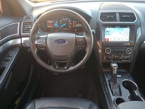 Used 2017 Ford Explorer XLT w/ Equipment Group 202A FWD image 11