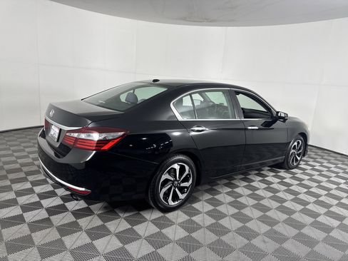 Used 2017 Honda Accord EX image 4