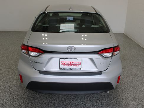 Used 2025 Toyota Corolla LE FWD image 8