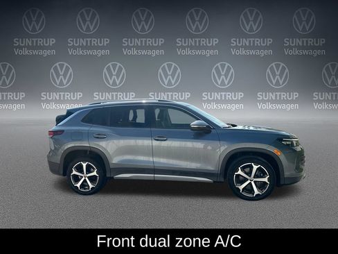 Used 2025 Volkswagen Tiguan SE w/ Panoramic Sunroof Package AWD/4WD image 7