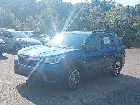 Used 2019 Subaru Forester Premium AWD/4WD image 3