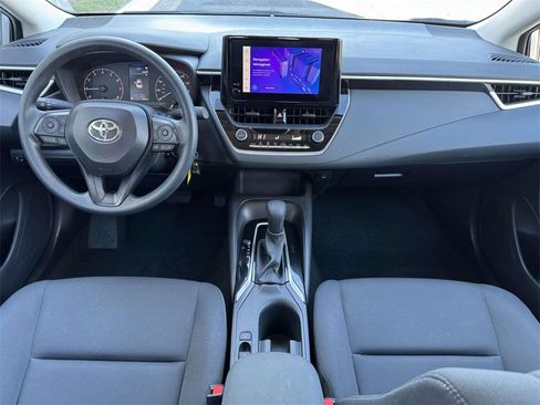 Used 2025 Toyota Corolla LE image 2