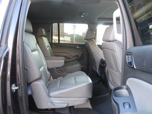 Used 2015 Chevrolet Suburban LT image 21