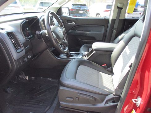 Used 2018 Chevrolet Colorado Z71 AWD/4WD image 11