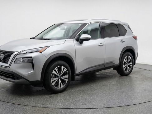 Used 2025 Nissan Rogue SV AWD/4WD image 3