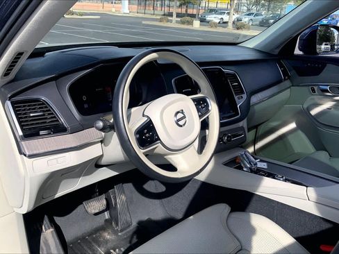 Used 2023 Volvo XC90 T8 Ultimate w/ Lounge Package image 18