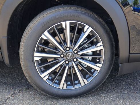 New 2026 Nissan Pathfinder Platinum FWD image 18