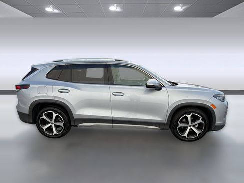 Used 2026 Volkswagen Tiguan SE FWD image 8