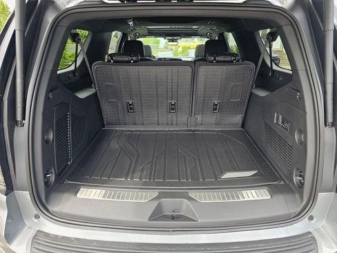New 2026 Chevrolet Suburban High Country AWD/4WD image 14