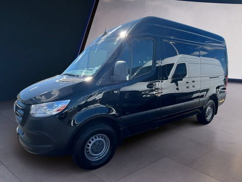 Used 2020 Mercedes-Benz Sprinter 2500 image 2