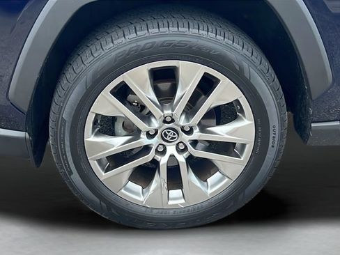 Used 2021 Toyota RAV4 XLE Premium FWD image 27
