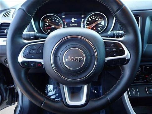 Used 2018 Jeep Compass Latitude w/ Popular Equipment Group FWD image 13
