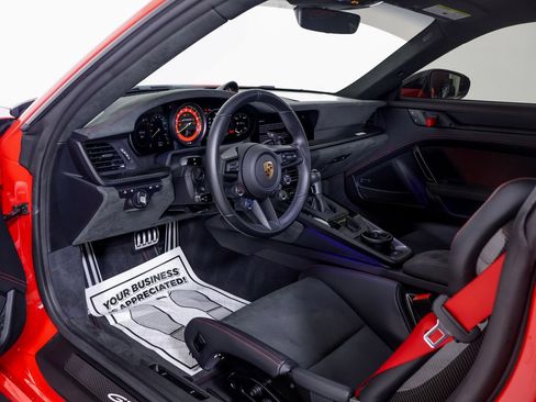 Certified 2025 Porsche 911 GT3 RS RWD image 4