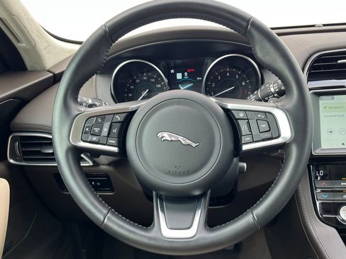 Used 2020 Jaguar F-PACE Prestige image 16
