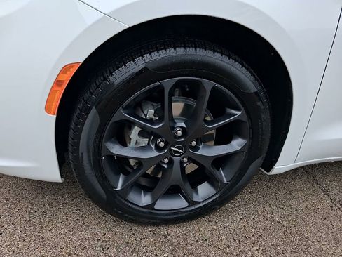 Used 2022 Chrysler Pacifica Touring-L w/ S Appearance Package image 16