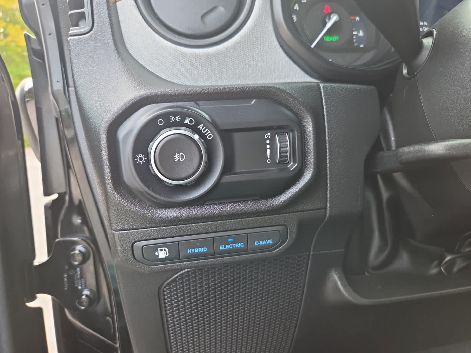 Used 2024 Jeep Wrangler Unlimited w/ Convenience Group AWD/4WD image 22