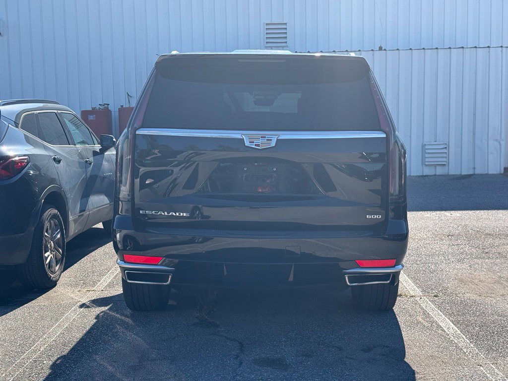 Used 2021 Cadillac Escalade Premium Luxury AWD/4WD image 4