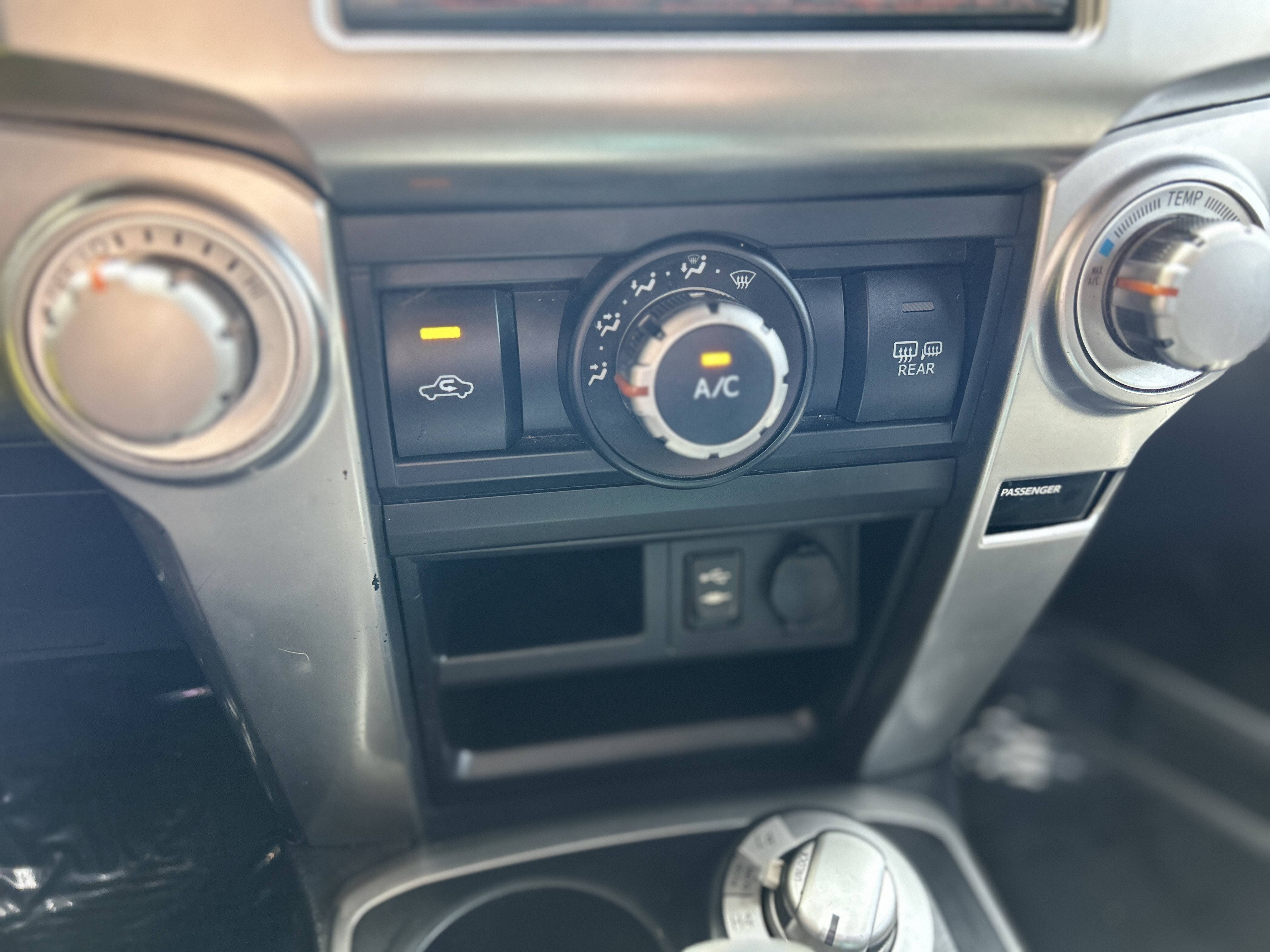 Used 2015 Toyota 4Runner SR5 AWD/4WD image 29