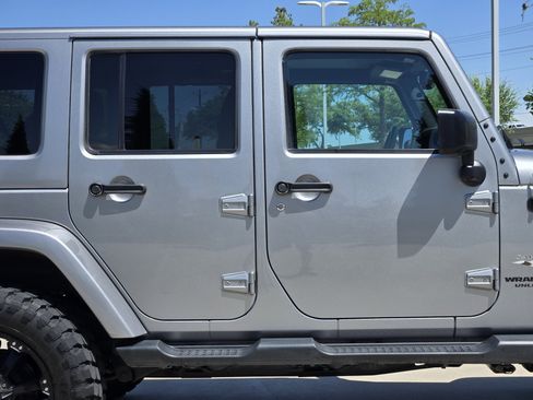 Used 2016 Jeep Wrangler Unlimited Sahara w/ Connectivity Group image 8