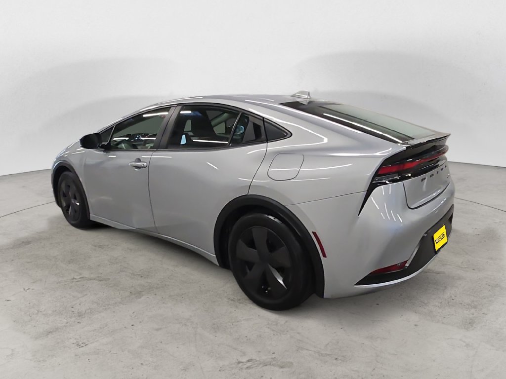Used 2025 Toyota Prius LE FWD image 11